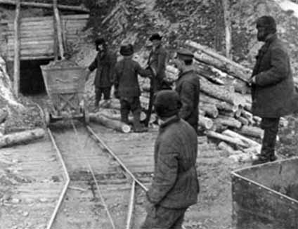 Prisoners at the Kolma mine