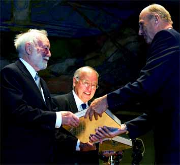 Singer and Atiyah receive the Abel Award from King Harald of Norway in Oslo in 2004