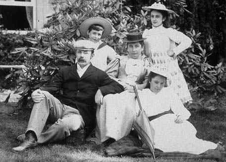 1894: Steggall with his family