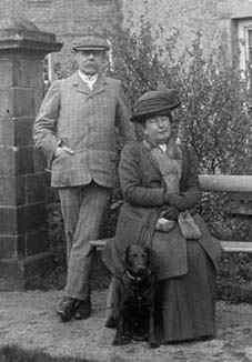 1910: Steggall and his wife